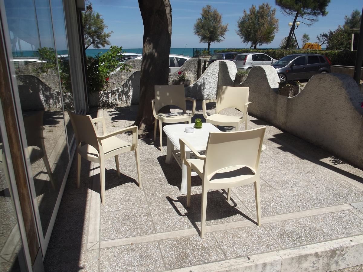 Hotel Sabbia D'Oro Пинето Екстериор снимка