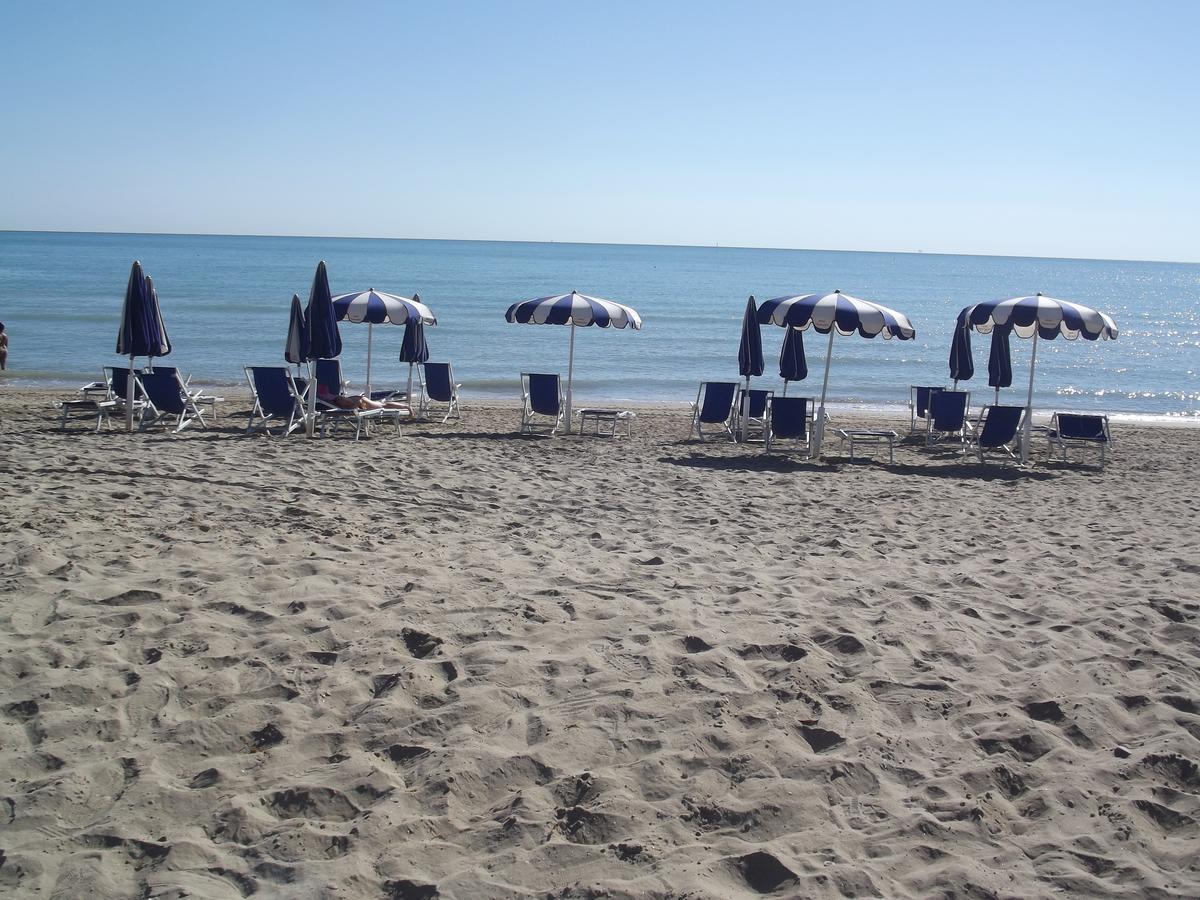 Hotel Sabbia D'Oro Пинето Екстериор снимка