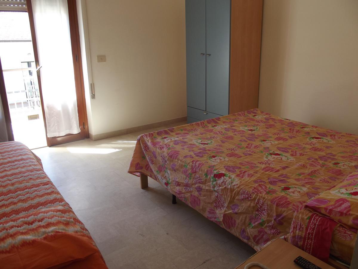 Hotel Sabbia D'Oro Пинето Екстериор снимка